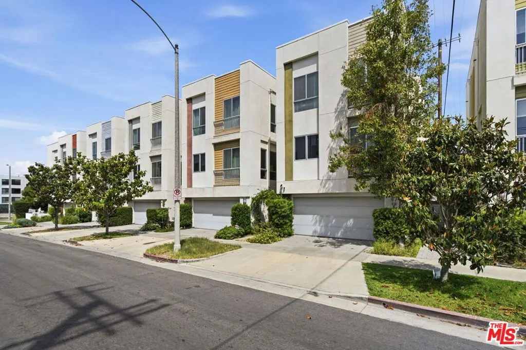 Residential Lease for rent at 5911 Saturn Street, Los Angeles, Los Angeles County, CA featuring 3 beds and 3 baths