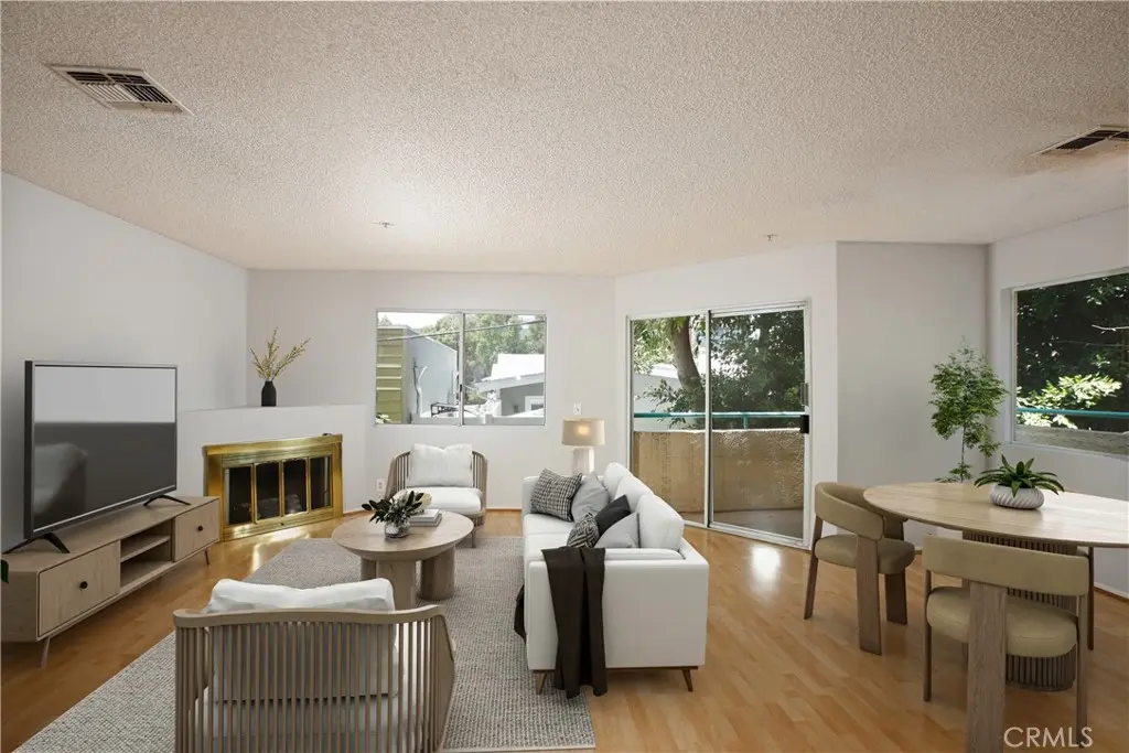 Condominium for sale at 1421 5th 10, Glendale, CA featuring 3 beds and 3 baths