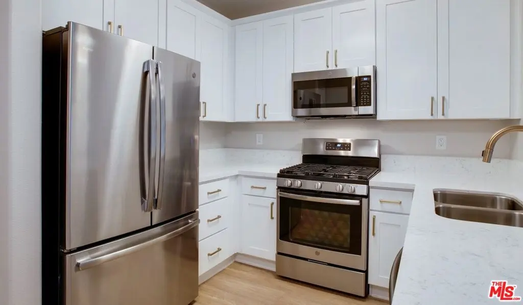 Residential Lease for rent at 348 S Hauser Boulevard 1-225, Los Angeles, Los Angeles County, CA featuring 1 bed and 1 bath