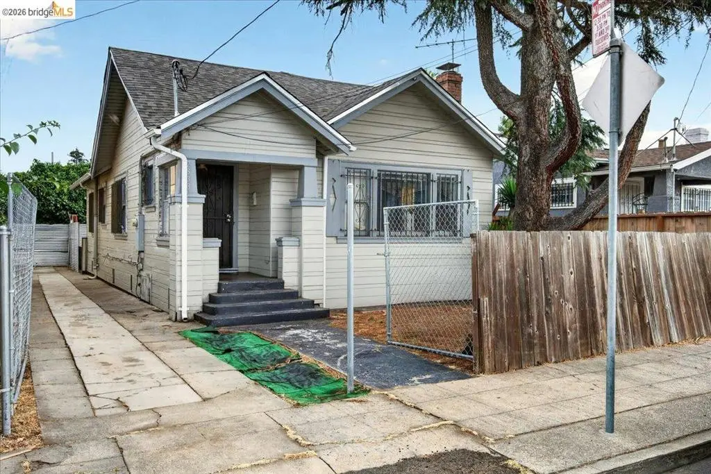 Single Family Residence for sale at 2333 81St Ave, Oakland, CA featuring 2 beds and 1 bath