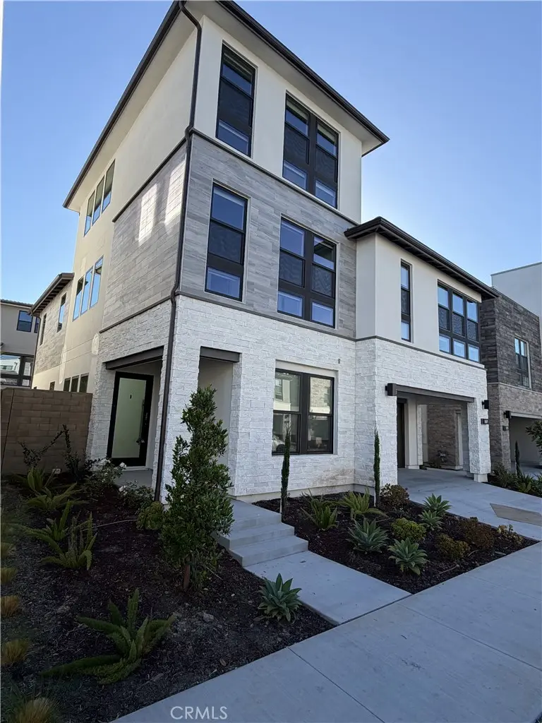 Residential Lease for rent at 169 Creation, Irvine, Orange County, CA featuring 5 beds and 5 baths