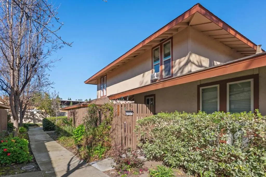 Townhouse for sale at 205 Red Oak Drive P, Sunnyvale, CA featuring 2 beds and 2 baths