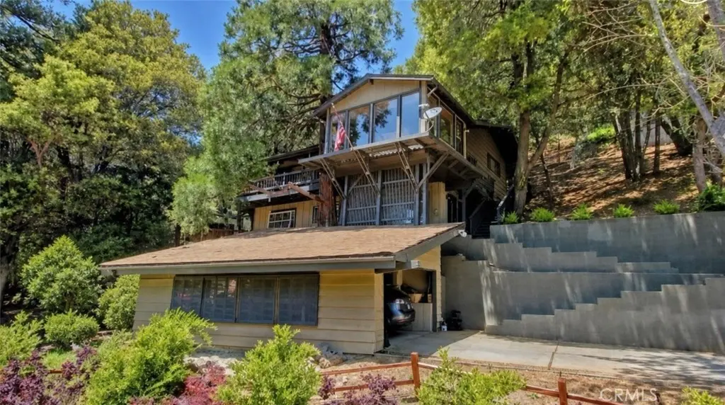 468 Zermatt, Crestline, CA — listing photo 1