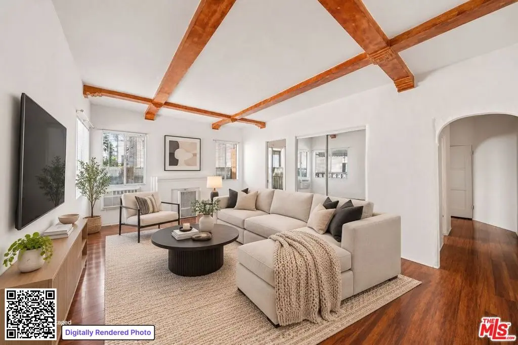 Condominium for rent at 153 S Crescent Drive 3, Beverly Hills, CA featuring 1 bed and 1 bath