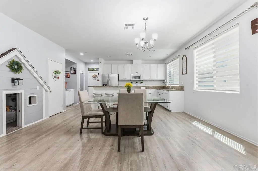 Residential Lease for rent at 1704 Cal Orchid Place 3, Chula Vista, San Diego County, CA featuring 3 beds and 2 baths
