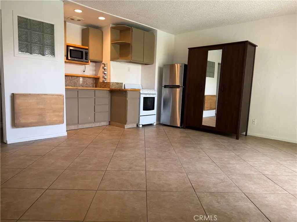 807 E Cottonwood Road 6, Palm Springs, CA — listing photo 1