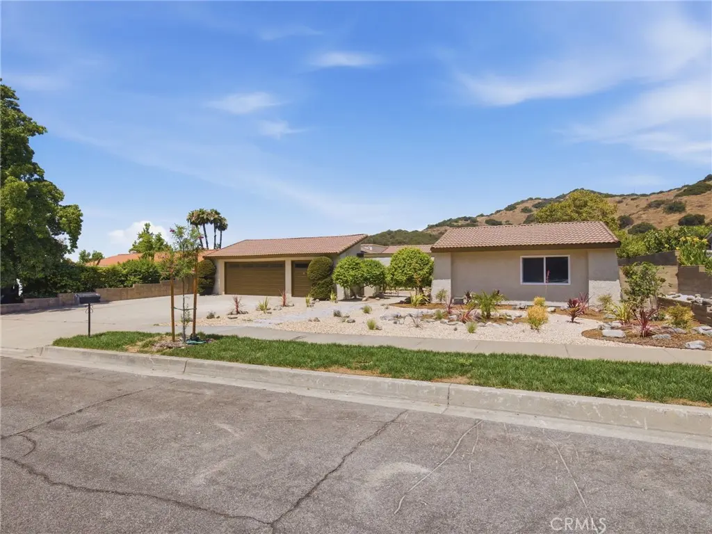 Residential Lease for rent at 225 Armstrong Drive, Claremont, Los Angeles County, CA featuring 5 beds and 2 baths