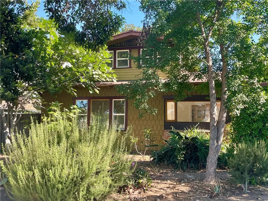 Triplex for rent at 831 Boylston, Pasadena, CA featuring 3 beds and 2 baths