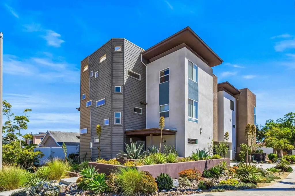 Townhouse for sale at 1423 Evergreen St, San Diego, CA featuring 2 beds and 3 baths