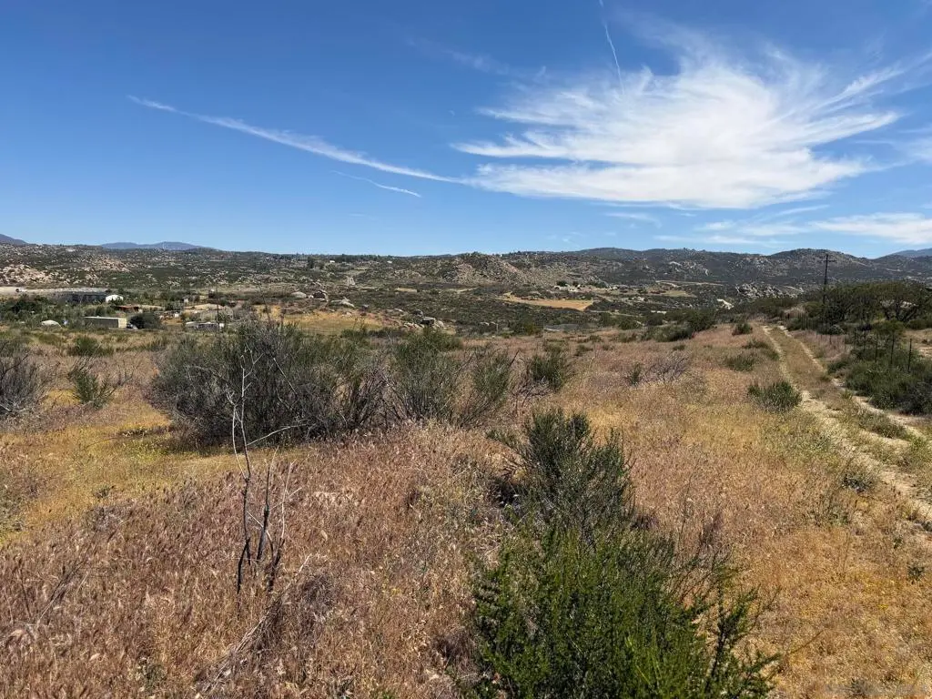Boulder Vista Drive, Aguanga, CA — listing photo 1