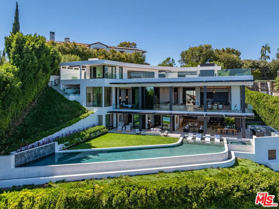 Residential Lease for rent at 9364 Beverly Crest Drive, Los Angeles, Los Angeles County, CA featuring 5 beds and 9 baths