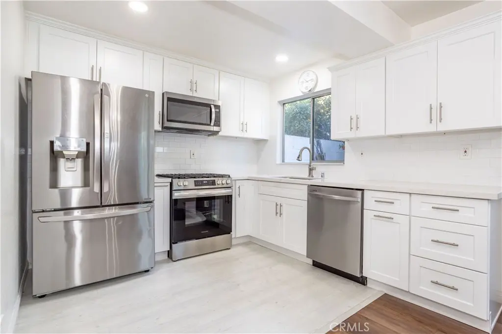 10125 De Soto 45, Chatsworth, CA — listing photo 1