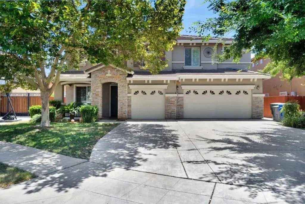 7113 E Garland Avenue, Fresno, CA — listing photo 1