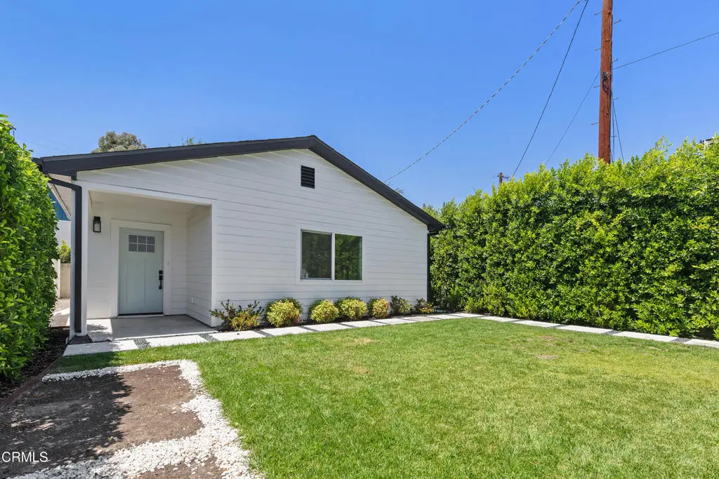 Residential Lease for rent at 723 1/2 Chestnut Avenue, Los Angeles, Los Angeles County, CA featuring 3 beds and 2 baths