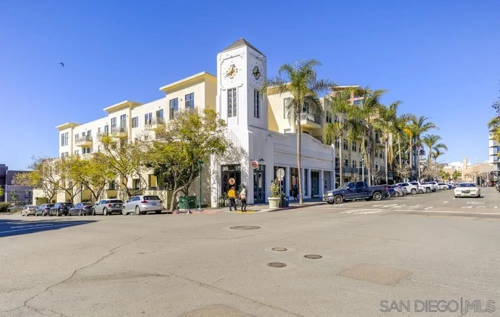 Townhouse for rent at 1750 Kettner 116, San Diego, CA featuring 2 beds and 3 baths