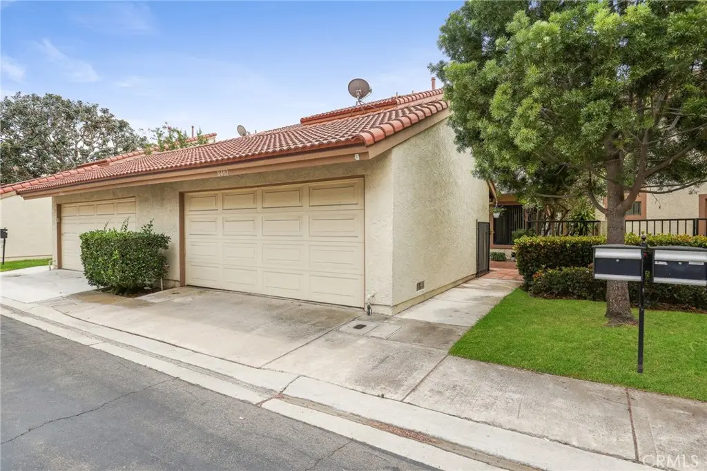 8402 Sunbeam Cir, Huntington Beach, CA — listing photo 1