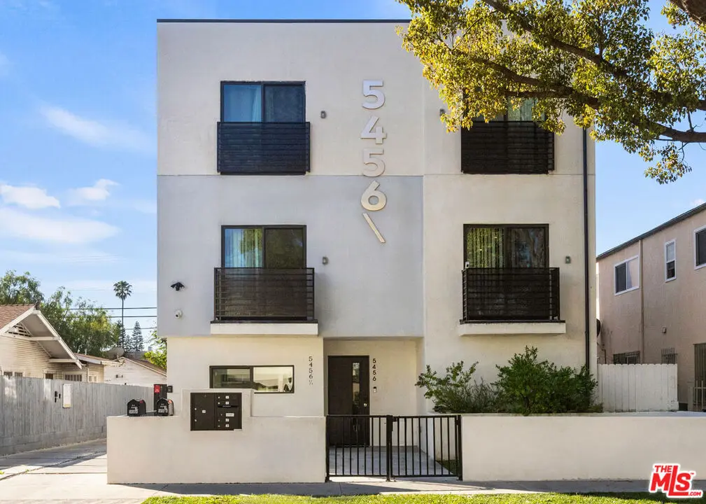 Residential Lease for rent at 5456 1/2 Barton Avenue, Los Angeles, Los Angeles County, CA featuring 3 beds and 4 baths