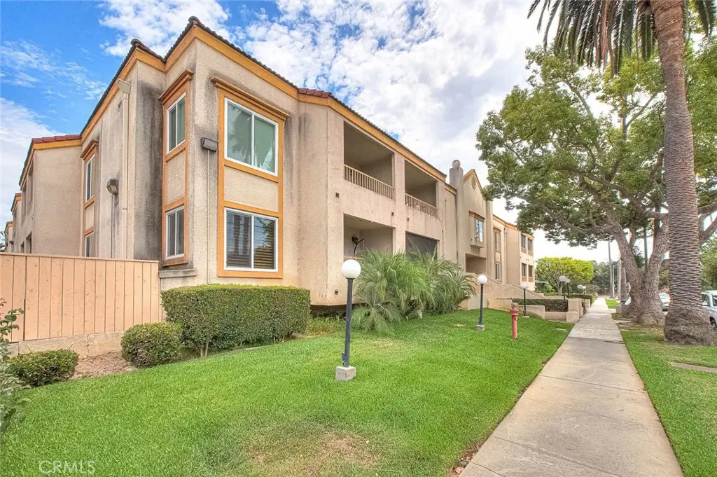 430 N Holliston 210, Pasadena, CA — listing photo 1