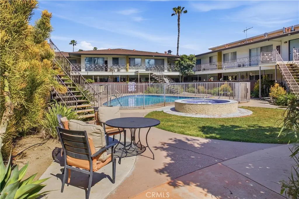 5168 Yarmouth 28, Encino, CA — listing photo 1