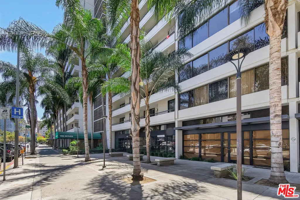Condominium for sale at 600 W 9th Street 913, Los Angeles, CA featuring 2 beds and 2 baths