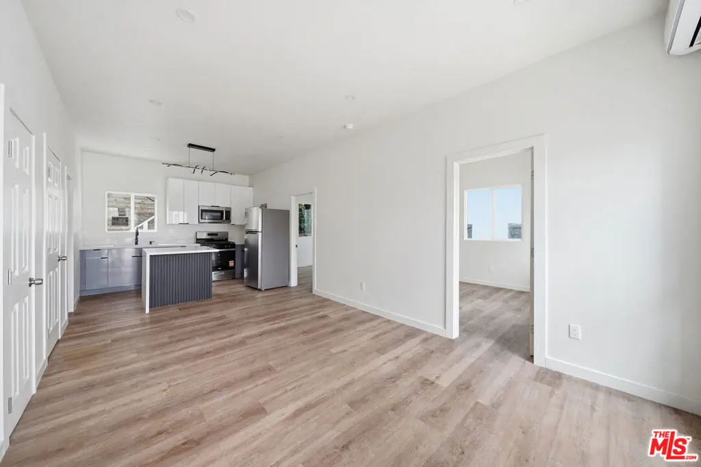 Residential Lease for rent at 3020 W 12th Street 3024, Los Angeles, Los Angeles County, CA featuring 2 beds and 1 bath