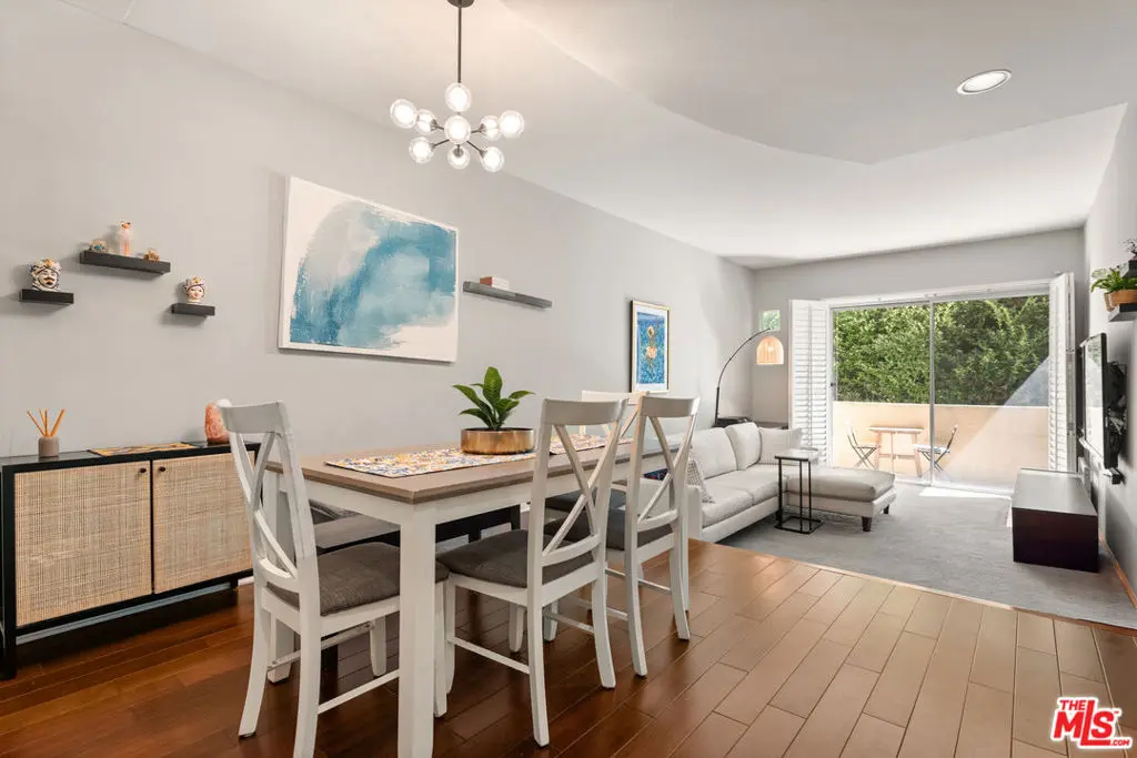 Condominium for sale at 5350 Sepulveda Boulevard 7, Los Angeles, CA featuring 2 beds and 3 baths
