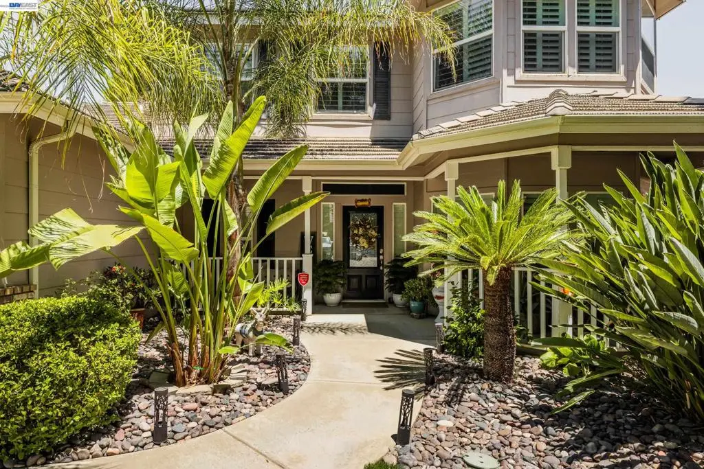 Single Family Residence for sale at 3448 E Howard Ct, Visalia, CA featuring 4 beds and 3 baths