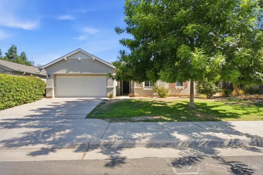 5176 W Oslin Avenue, Fresno, CA — listing photo 1