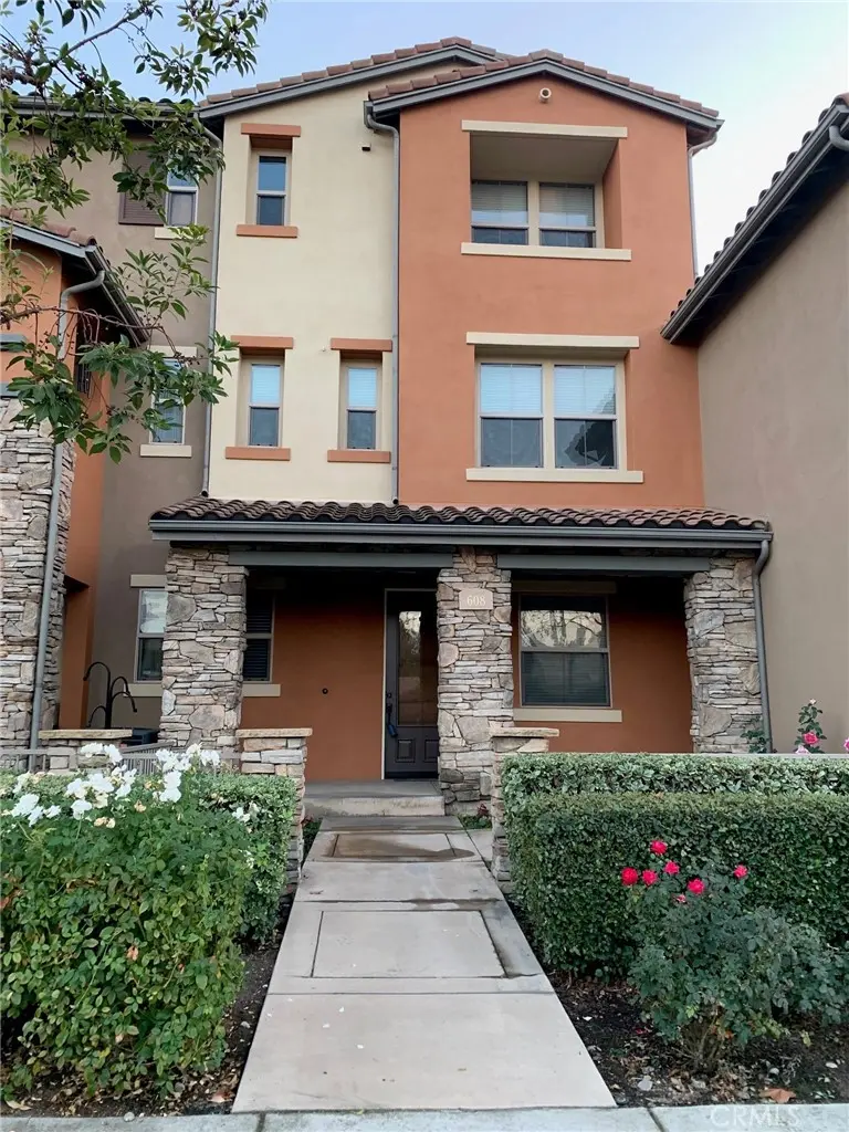 Condominium for rent at 608 Asbury Drive, Claremont, CA featuring 3 beds and 3 baths