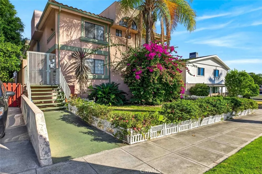 722 E Orange Grove Avenue D, Burbank, CA — listing photo 1
