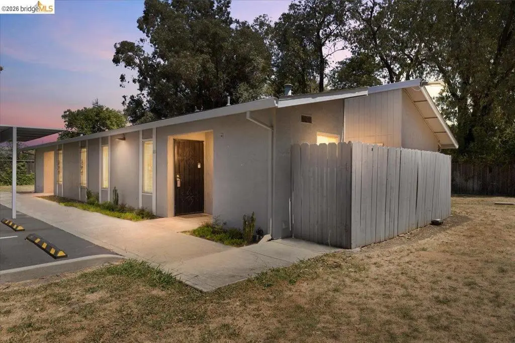 Condominium for sale at 200 Del Luz Ct, Fairfield, CA featuring 2 beds and 1 bath