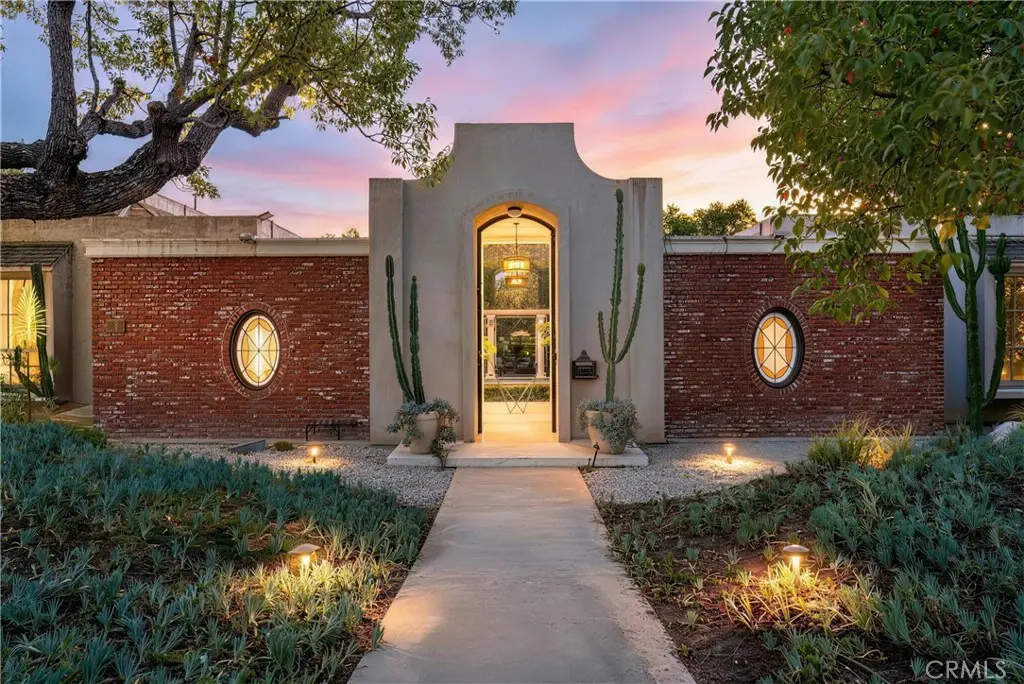 Residential Lease for rent at 1049 Oak Grove, San Marino, Los Angeles County, CA featuring 5 beds and 5 baths