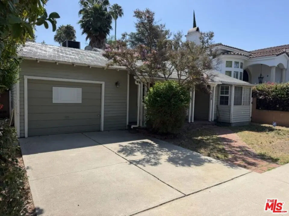 Residential Lease for rent at 5136 Noble Avenue, Los Angeles, Los Angeles County, CA featuring 2 beds and 1 bath