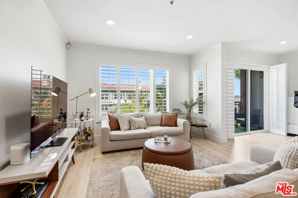 6020 Seabluff Drive 411, Playa Vista, CA — listing photo 1