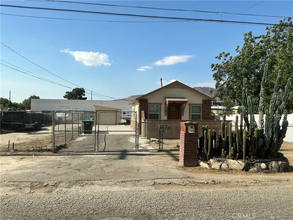 Single Family Residence for sale at 723 W 9th, San Jacinto, CA featuring 1 bed and 1 bath