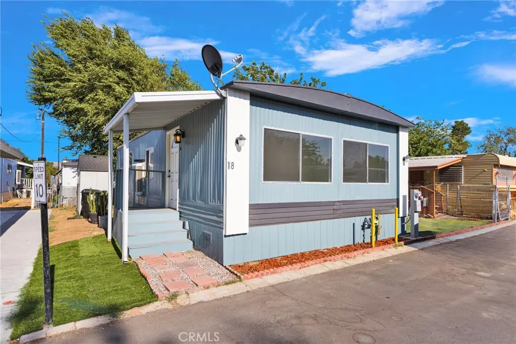 21923 Ottawa 18, Apple Valley, CA — listing photo 1