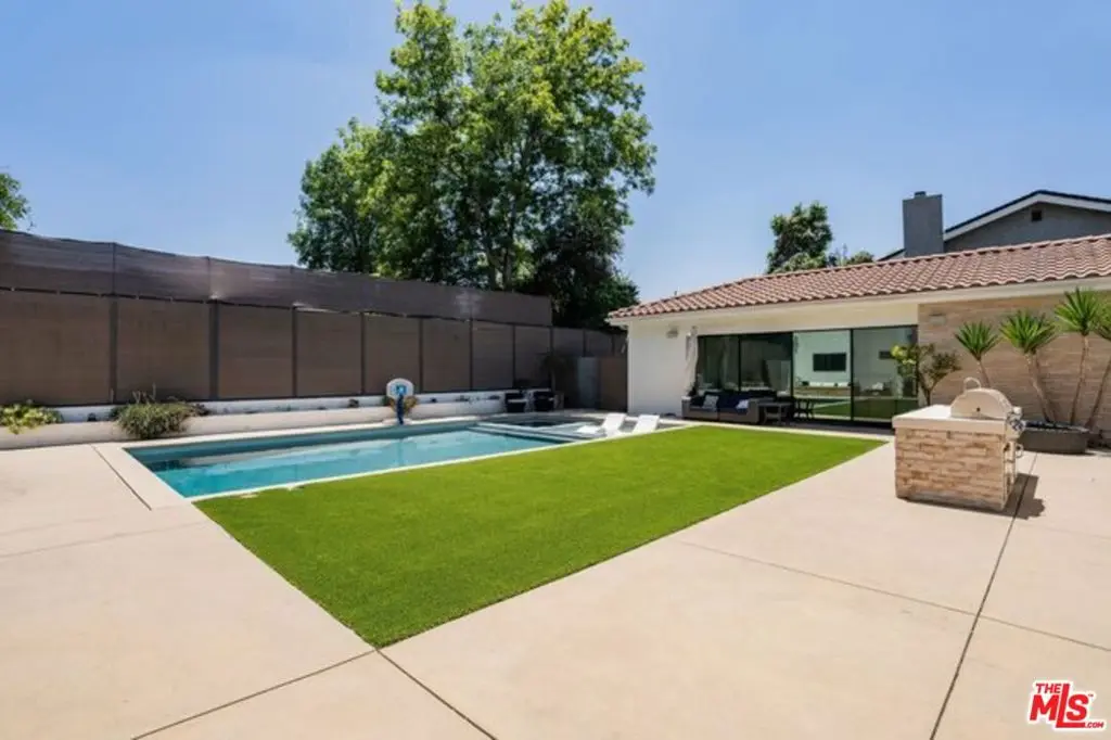 Residential Lease for rent at 17520 Embassy Drive, Los Angeles, Los Angeles County, CA featuring 6 beds and 6 baths