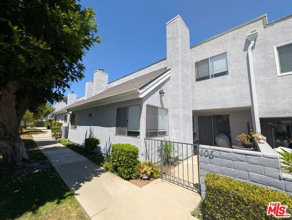Condominium for sale at 11826 Loma Drive 105, Whittier, CA featuring 2 beds and 3 baths
