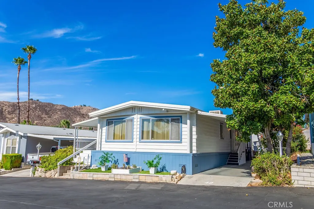Manufactured In Park for sale at 32600 State Highway 74 42, Hemet, CA featuring 2 beds and 2 baths