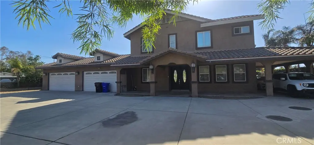 Triplex for rent at 9456 Elm Avenue 3, Fontana, CA featuring 3 beds and 1 bath