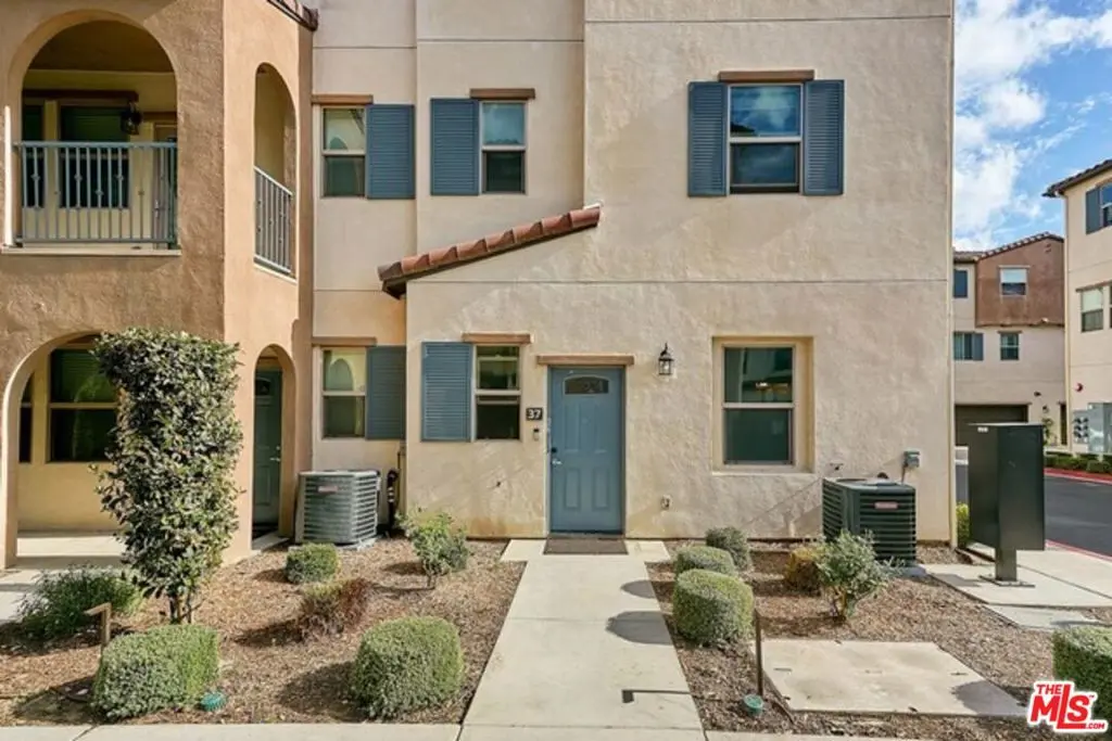 Residential Lease for rent at 9831 Alburtis Avenue 37, Santa Fe Springs, Los Angeles County, CA featuring 4 beds and 4 baths