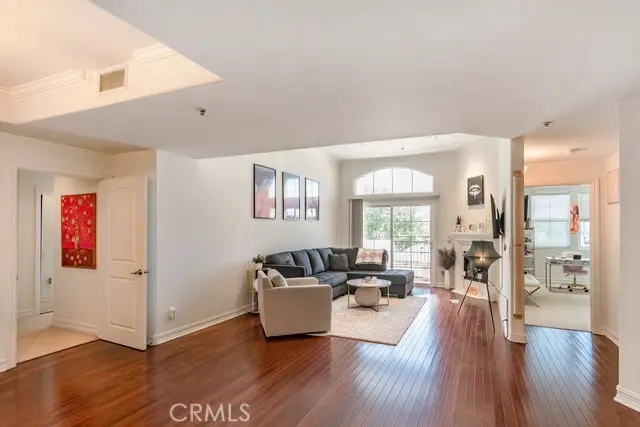 14242 Burbank 307, Sherman Oaks, CA — listing photo 1