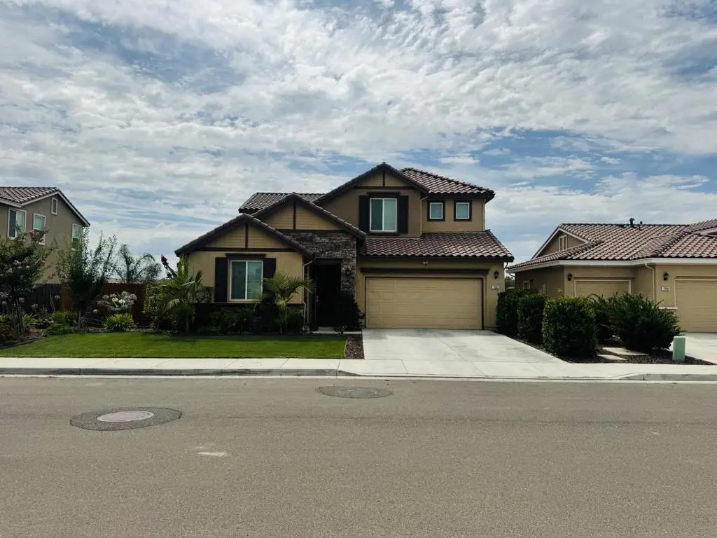1952 Gus Villalta Drive, Los Banos, CA — listing photo 1