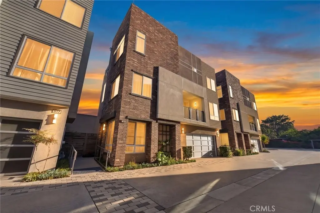 Residential Lease for rent at 821 Brickyard, Costa Mesa, Orange County, CA featuring 3 beds and 4 baths
