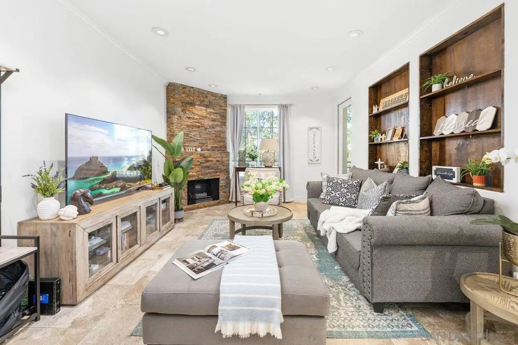 Condominium for sale at 12366 Carmel Country Rd 207, San Diego, CA featuring 3 beds and 2 baths