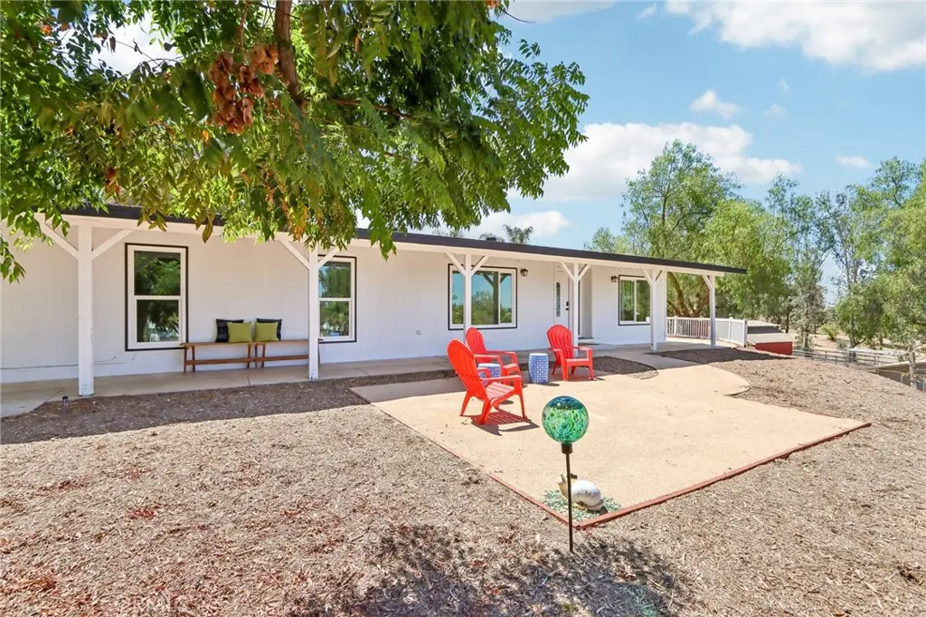 Manufactured On Land for sale at 36210 Tonto Ln, Temecula, CA featuring 3 beds and 2 baths