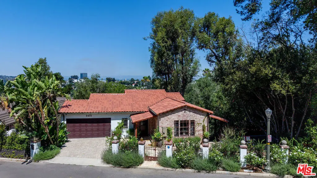 Single Family Residence for rent at 3475 N Knoll Drive, Los Angeles, CA featuring 4 beds and 5 baths