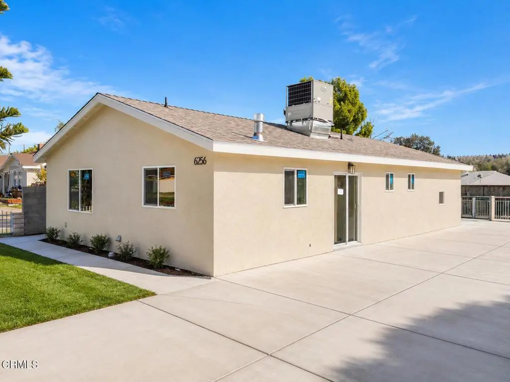 Residential Lease for rent at 6256 Satsuma Avenue, Los Angeles, Los Angeles County, CA featuring 3 beds and 2 baths