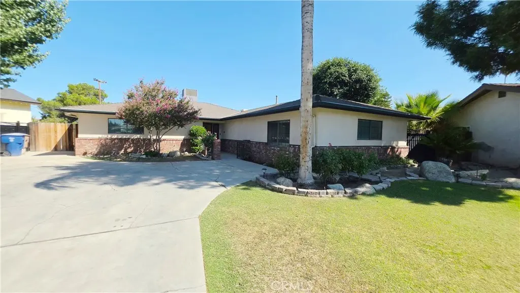4008 Barbara, Bakersfield, CA — listing photo 1