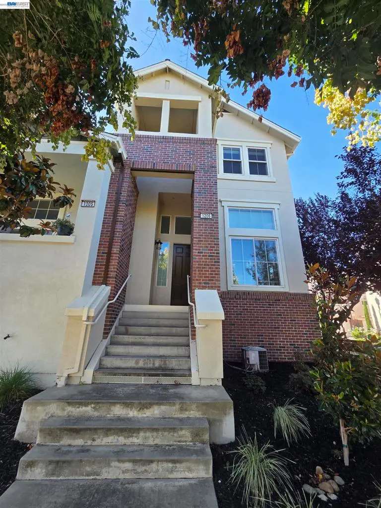 Townhouse for rent at 2985 First Street, Livermore, CA featuring 3 beds and 3 baths
